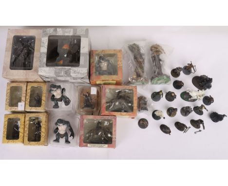 Collection of boxed and loose Lord of the Rings figures, good selection of cast figures eight in original boxes, (condition: 