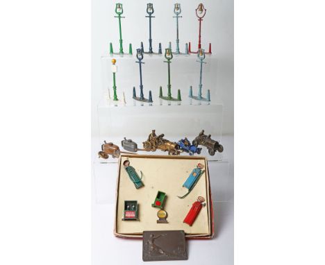 Wardie Garage Equipment set, boxed set with three Shell petrol pumps, Motor oil bins and Closed/Open sign (condition good box