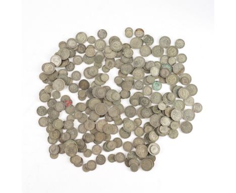 A COLLECTION OF BRITISH PRE-DECIMAL, PRE-1947 SILVER COINAGEComprising; half crowns, florins, shillings and sixpences, weight