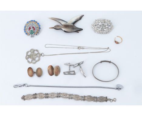 A small quantity of jewellery, comprising yellow and white metal cufflinks, white metal child's bangle, filigree pendant and 