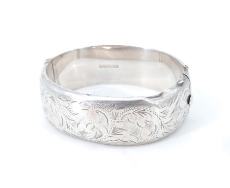 A floral engraved silver bangle, hinged with a box clasp, (a/f), Birmingham, 1972, 33 g, 6 x 5.3 cm internal