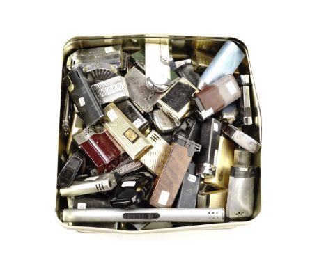 A large quantity of vintage and other cigarette lighters, including Sigma, Maruman, Sarome etc