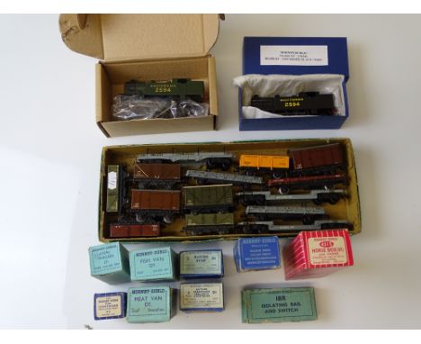 OO GAUGE MODEL RAILWAYS: A group of HORNBY DUBLO items - to include: a Class N2 tank re-sprayed in Southern Black, a similar 
