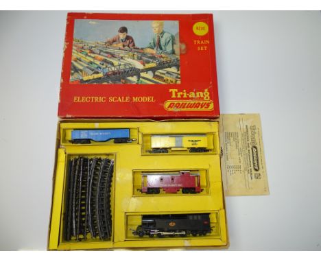 OO GAUGE MODEL RAILWAYS: A TRI-ANG (New Zealand) NZ3G Transcontinental Goods train set - G/VG in F/G box