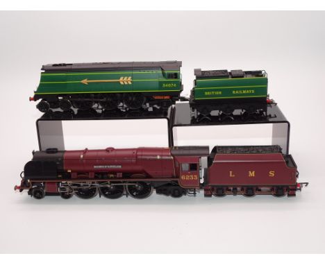 OO GAUGE MODEL RAILWAYS: A pair of unboxed HORNBY (China) steam locomotives - 'Duchess of Sutherland' in LMS livery and 'Gold