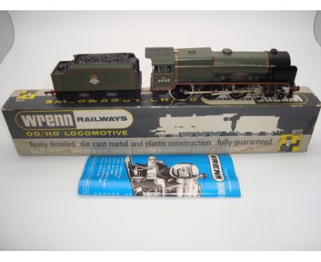 OO GAUGE MODEL RAILWAYS: A WRENN W2262A Royal Scot Class steam locomotive in BR green livery 'The Manchester Regiment' - VG i