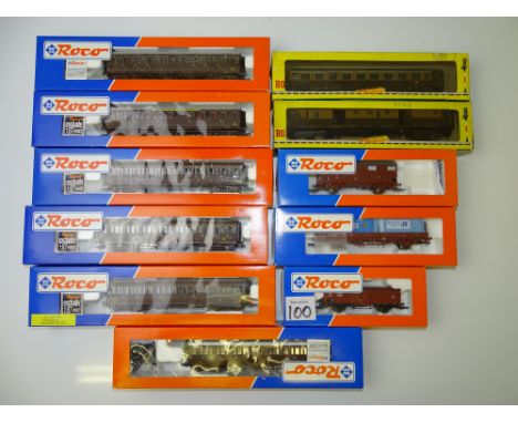 HO GAUGE MODEL RAILWAYS: A quantity of Italian Outline rolling stock by ROCO and FLEISCHMANN - G/VG in F/G boxes (11)