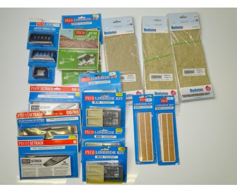 OO GAUGE MODEL RAILWAYS: A quantity of lineside kits and accessories by PECO and REDUTEX all in sealed packets - VG/E in G pa
