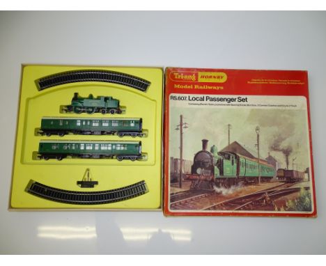 OO GAUGE MODEL RAILWAYS: A TRI-ANG HORNBY RS.607. Local Passenger Set - G/VG in G box