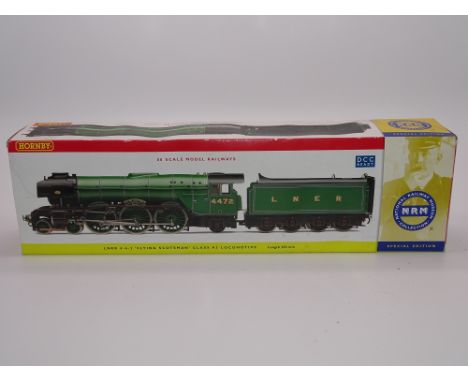OO GAUGE MODEL RAILWAYS: A HORNBY R2441 A3 Class steam locomotive in LNER green livery 'Flying Scotsman' - G/VG in F/G box