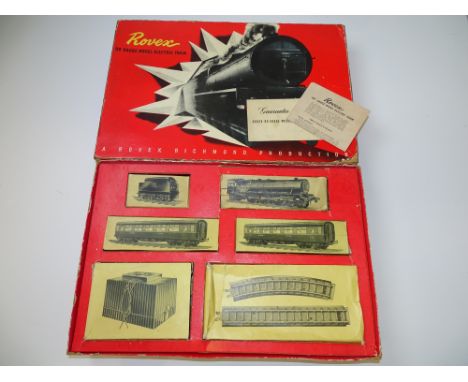 OO GAUGE MODEL RAILWAYS: An early 1950s ROVEX (pre-TRI-ANG) passenger train set - comprising early Princess locomotive and pa
