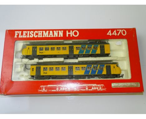HO GAUGE MODEL RAILWAYS: A FLEISCHMANN 4470 Dutch Outline 2 car Sprinter electric multiple unit in NS yellow livery - G/VG in