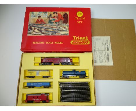 OO GAUGE MODEL RAILWAYS: A TRI-ANG (New Zealand) NZ3DG Goods train set - G/VG in G box