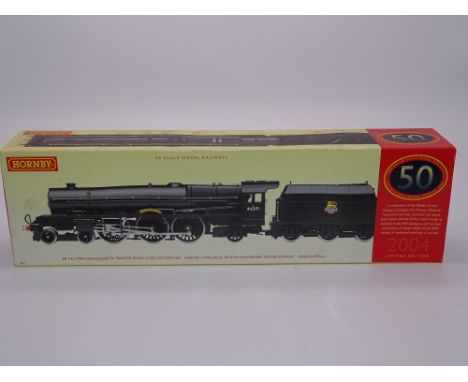 OO GAUGE MODEL RAILWAYS: A HORNBY R2426 Princess Royal Class steam locomotive in BR black livery 'Princess Elizabeth' - G/VG 