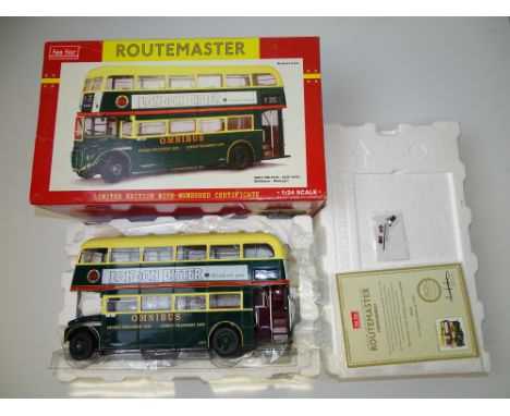 GENERAL DIECAST: A Sun Star 2907 1:24 Scale Routemaster bus model in Shillibeer livery - VG/E complete with mirror pack and c