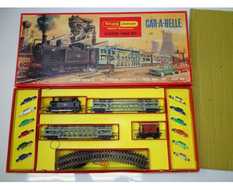 OO GAUGE MODEL RAILWAYS: A TRI-ANG HORNBY RS.62 Car-A-Belle Train Set complete with 12 TRI-IANG MINIX cars - VG/E in G/VG box