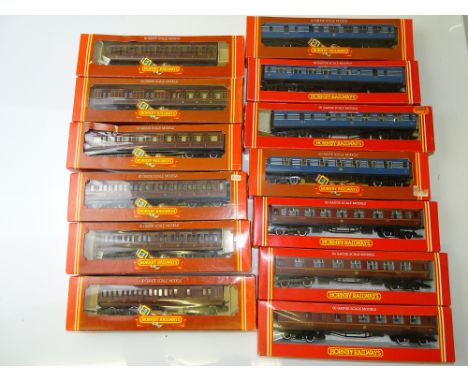 OO GAUGE MODEL RAILWAYS: A quantity of LMS coaches by HORNBY in various LMS liveries - G/VG in G boxes (13)
