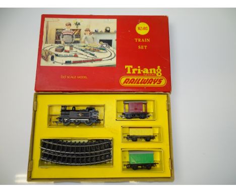 OO GAUGE MODEL RAILWAYS: A TRI-ANG (New Zealand) NZ3RG Goods train set - G/VG in G box