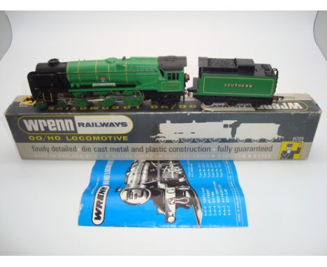 OO GAUGE MODEL RAILWAYS: A WRENN W2237 re-built Bulleid Pacific steam locomotive in Southern Malachite green livery 'Lyme Reg