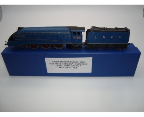 OO GAUGE MODEL RAILWAYS: A HORNBY DUBLO EDL1 3-rail Class A4 steam locomotive 'Sir Nigel Gresley' in LNER blue livery - renum
