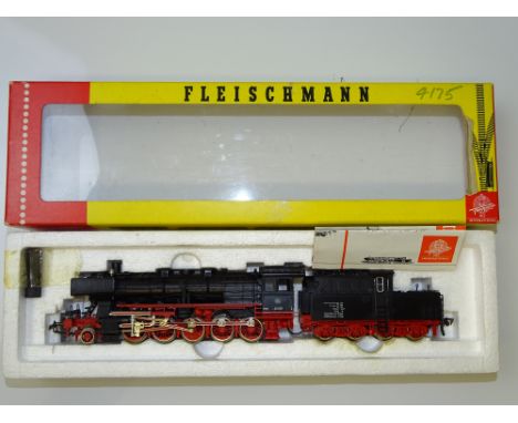 HO GAUGE MODEL RAILWAYS : A FLEISCHMANN 4175 German Outline steam locomotive Class BR50 - G in G box