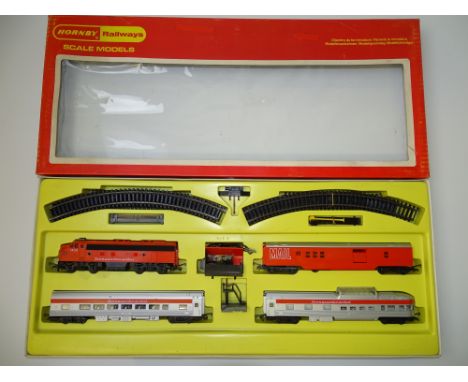OO GAUGE MODEL RAILWAYS: A HORNBY (Australia) RAILWAYS RS.101A Transcontinental streamliner train set - G/VG in G box