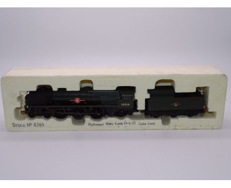 OO GAUGE MODEL RAILWAYS: A HORNBY R2169 Merchant Navy Class locomotive in BR green livery 'Clan Line' - G/VG in polystyrene i