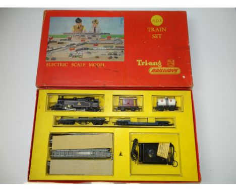 OO GAUGE MODEL RAILWAYS: A TRI-ANG RAILWAYS RDX electric scale model goods train set - G  in G box