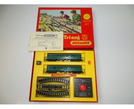 OO GAUGE MODEL RAILWAYS: A TRI-ANG RAILWAYS R3F suburban EMU passenger train set - G/VG in G/VG box