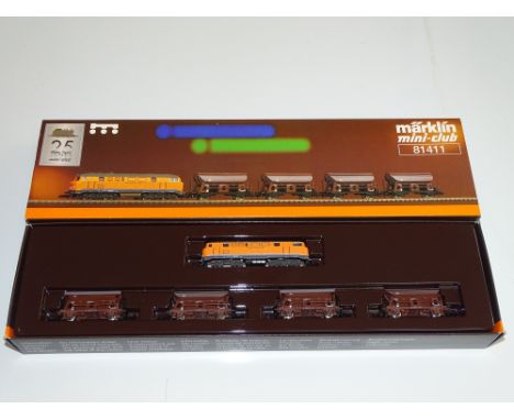 Z GAUGE MODEL RAILWAYS: A MARKLIN 81411 hopper wagon train pack including diesel locomotive - VG in G/VG box