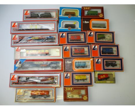 OO GAUGE MODEL RAILWAYS: A group of wagons by LIMA, WRENN and AIRFIX (some part boxed) - G/VG in F/G boxes (20)