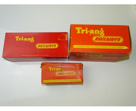 OO GAUGE MODEL RAILWAYS: A group of TRI-ANG (Australia/New Zealand) Station sets, comprising R80A and R80NZ stations, and an 