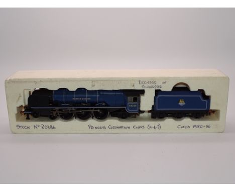 OO GAUGE MODEL RAILWAYS: A HORNBY R2386 Princess Coronation Class locomotive in BR blue livery 'Duchess of Gloucester' - G/VG