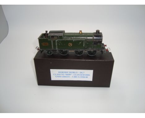 OO GAUGE MODEL RAILWAYS: A HORNBY DUBLO clockwork Class N2 steam locomotive in GWR green - pre-war version, replacement coupl