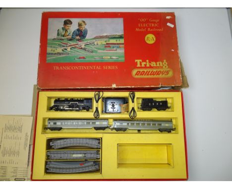 OO GAUGE MODEL RAILWAYS: A TRI-ANG RAILWAYS R7X Transcontinental Series electric model railroad train set - G in F box (corne