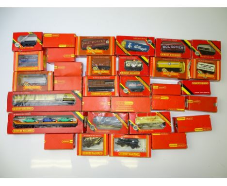 OO GAUGE MODEL RAILWAYS: A group of wagons by HORNBY (some part boxed) - G/VG in F/G boxes (32)