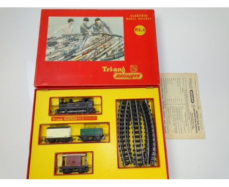 OO GAUGE MODEL RAILWAYS: A TRI-ANG RAILWAYS RS.4 Goods Train Set- G/VG in  G/VG box