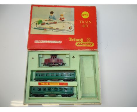 OO GAUGE MODEL RAILWAYS: A TRI-ANG RAILWAYS R.P.C Starter train set - G (incomplete) in G box