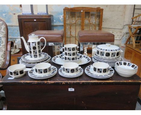PARCEL OF MIDWINTER 'FOCUS' DINNERWARE, APPROXIMATELY FORTY-PLUS PIECES, BY BARBARA BROWN 