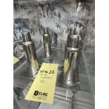 LOT: (4) Pattes pour Équipement en Acier Inox.