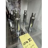 LOT: (4) Pattes pour Équipement en Acier Inox.