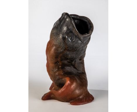 Fischplastik Georges Despret, um 1905 Pâte de verre in den Farben Rosa, Orange und Dunkelviolett, in Sandform geschmolzen. Fi