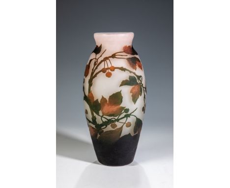 Vase mit Beerenzweig Vereinigte Lausitzer Glaswerke AG (''Arsall''), Weisswasser/Oberlausitz, 1918 - 1929 Farbloses Glas, inn