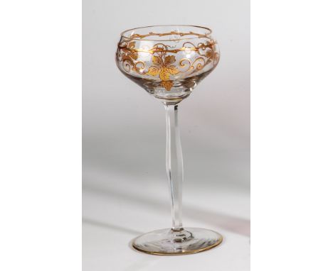 Weinglas ''Goldlaub'' Theresienthaler Krystallglasfabrik, um 1901 Farbloses Glas. Mittig verdickter Schaft sechsfach facettie