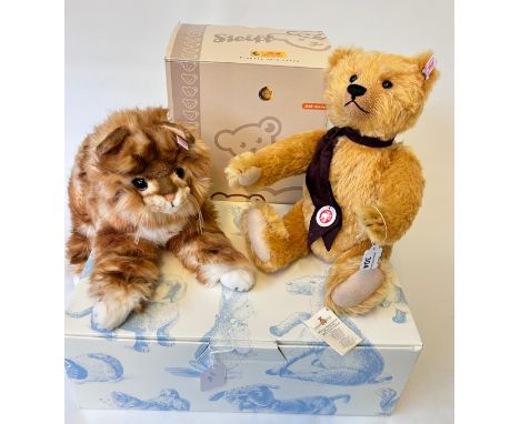 Steiff Mizzy Maine Coon Cat Masterpiece, Red tabby (36cm) [No.231] together with 2008 British Collectors Steiff Teddy Bear, R