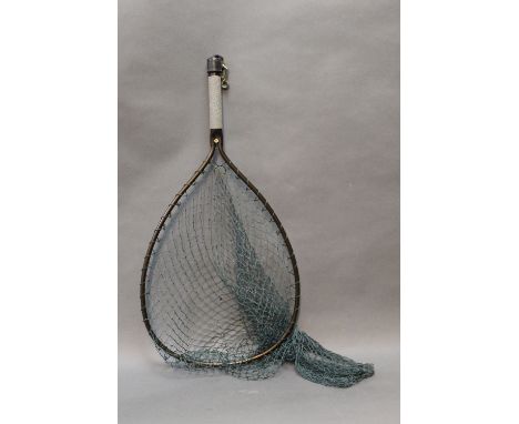 A Maclean weigh net, being a landing net with integral weighing scales, overall length 63 cm.