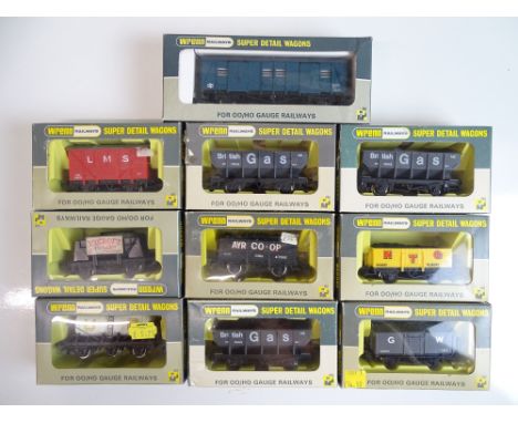 OO SCALE MODEL RAILWAYS: A mixed group of WRENN wagons as lotted - VG in G/VG boxes (10)