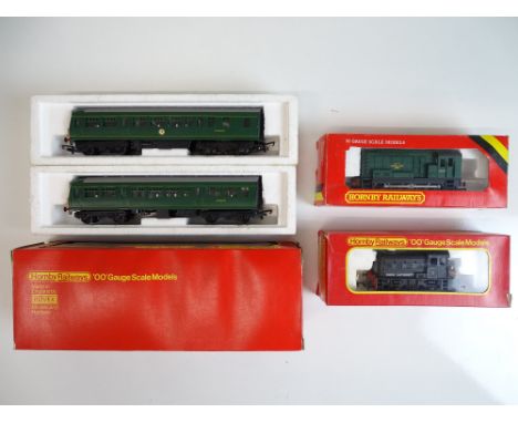 OO SCALE MODEL RAILWAYS: A HORNBY 2 car diesel railcar together with a pair of diesel shunting locomotives - G in G boxes (3)