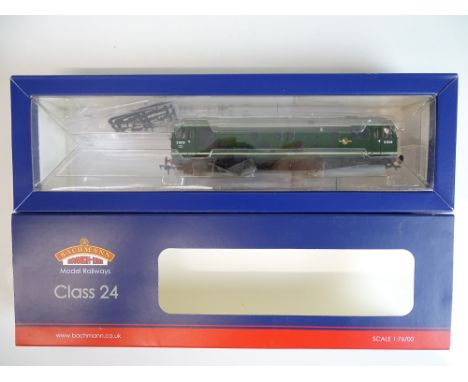 OO SCALE MODEL RAILWAYS: A BACHMANN 32-430A Class 24 diesel locomotive in BR green - VG in G/VG box