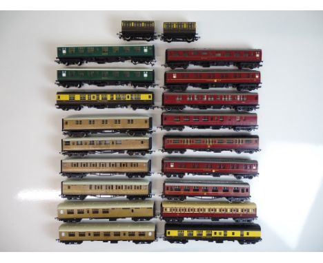 OO SCALE MODEL RAILWAYS: A quantity of unboxed coaches by HORNBY, LIMA and others as lotted - Generally G (20)